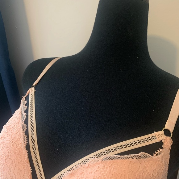 Victoria’s Secret Push Up Bra SIZE 34D - Picture 2 of 5